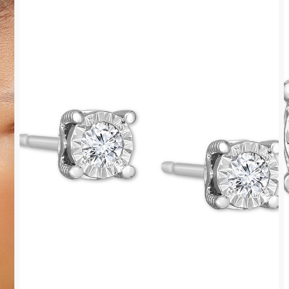 TruMiracle
Signature Diamond Stud Earrings - Picture 4 of 6